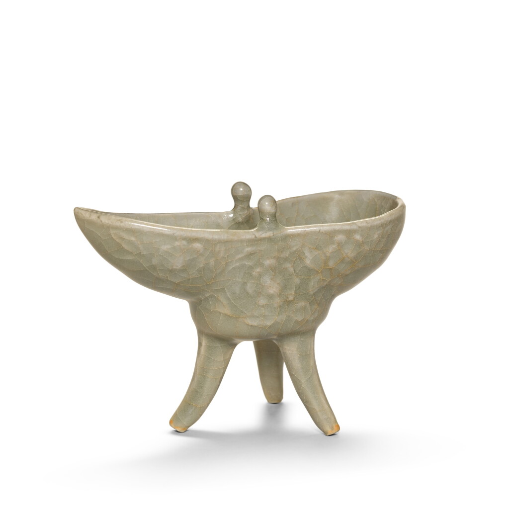 View full screen - View 1 of Lot 914. A 'Longquan' celadon-glazed tripod cup (Jue), Ming dynasty.