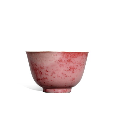 View full screen - View 1 of Lot 5552. A peachbloom-glazed bowl, Mark and period of Kangxi | 清康熙 豇豆紅釉深腹盌 《大清康熙年製》款.