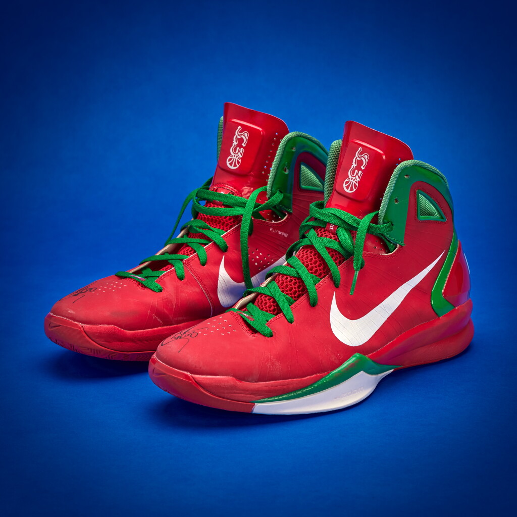 View full screen - View 1 of Lot 20. Stephen Curry 2010 'Christmas Day Debut' Game Worn Dual-Signed Nike Hyperdunk PE | 2025 Christmas Day Warm Up Worn.