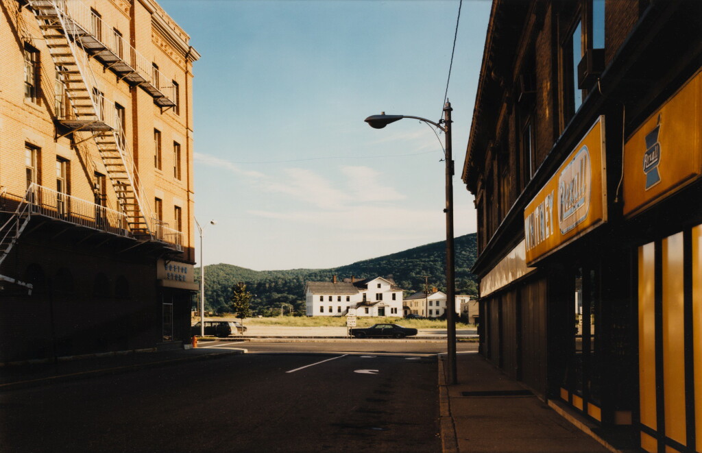 Voir en plein écran - Voir 1 du lot 96. STEPHEN SHORE | HOLDEN STREET, NORTH ADAMS, MASSACHUSETTS, JULY 13, 1974.