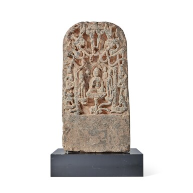 View full screen - View 1 of Lot 822. A rare double-sided inscribed limestone Buddhist stele, Tang dynasty, dated Shangyuan 2nd year, corresponding to 675 | 唐上元二年(675年) 石灰石雕佛像龕.