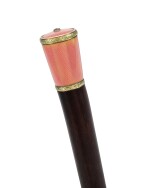 A FABERGÉ TWO-COLOUR GOLD-MOUNTED AND GUILLOCHÉ ENAMEL CANE HANDLE, WORKMASTER MICHAEL PERCHIN, ST PETERSBURG, CIRCA 1900