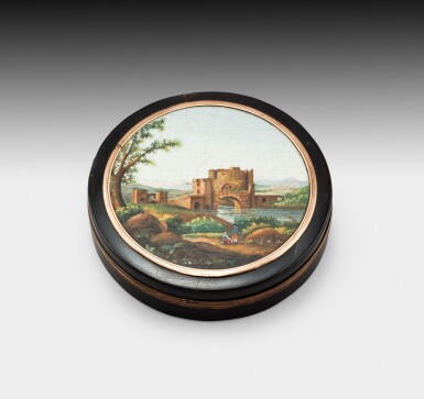 View full screen - View 1 of Lot 212. An Italian circle scale box insert with a micro-mosaïque, Rome, circa 1810 | Boite ronde en écaille sertie d'une micro-mosaïque, Rome, vers 1810.