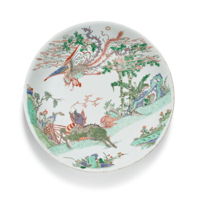 View full screen - View 1 of Lot 14. A LARGE FAMILLE-VERTE DISH, QING DYNASTY, KANGXI PERIOD | 清康熙 五彩鳳凰麒麟紋大盤.