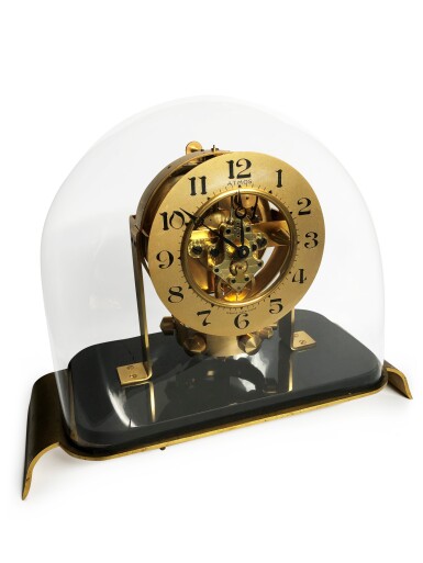 View full screen - View 1 of Lot 414. J.L. REUTTER | ATMOS PENDULE PERPETUELLE GILT-BRASS TABLE CLOCK WITH GLASS COVER CIRCA 1935.
