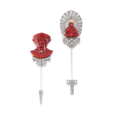 View full screen - View 1 of Lot 15. Epingle à cravate pâte de verre et diamants | Paste and diamond jabot pin.