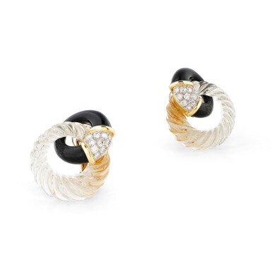 View full screen - View 1 of Lot 115. Paire de clips d'oreille cristal de roche, onyx et diamants | Pair of rock crystal, onyx and diamond ear clips.