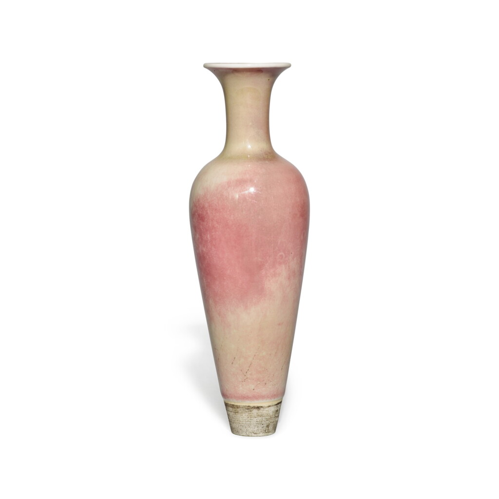 View full screen - View 1 of Lot 139. A peachbloom-glazed amphora vase, Mark and period of Kangxi | 清康熙 豇豆紅釉柳葉瓶 《大清康熙年製》款.