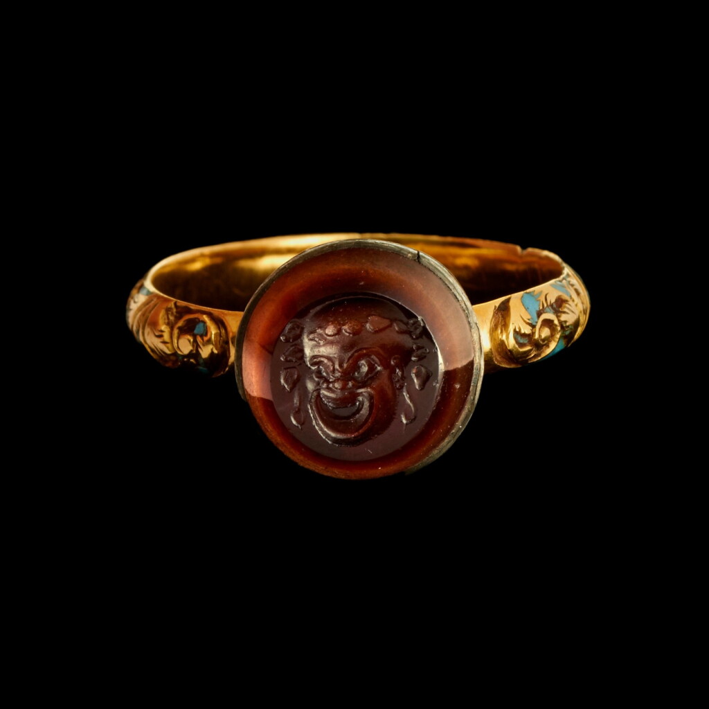 View full screen - View 1 of Lot 284. Ring mounted with an intaglio with a satyr mask.
