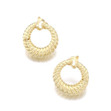 View full screen - View 1 of Lot 476. VAN CLEEF & ARPELS | PAIR OF GOLD EAR CLIPS.