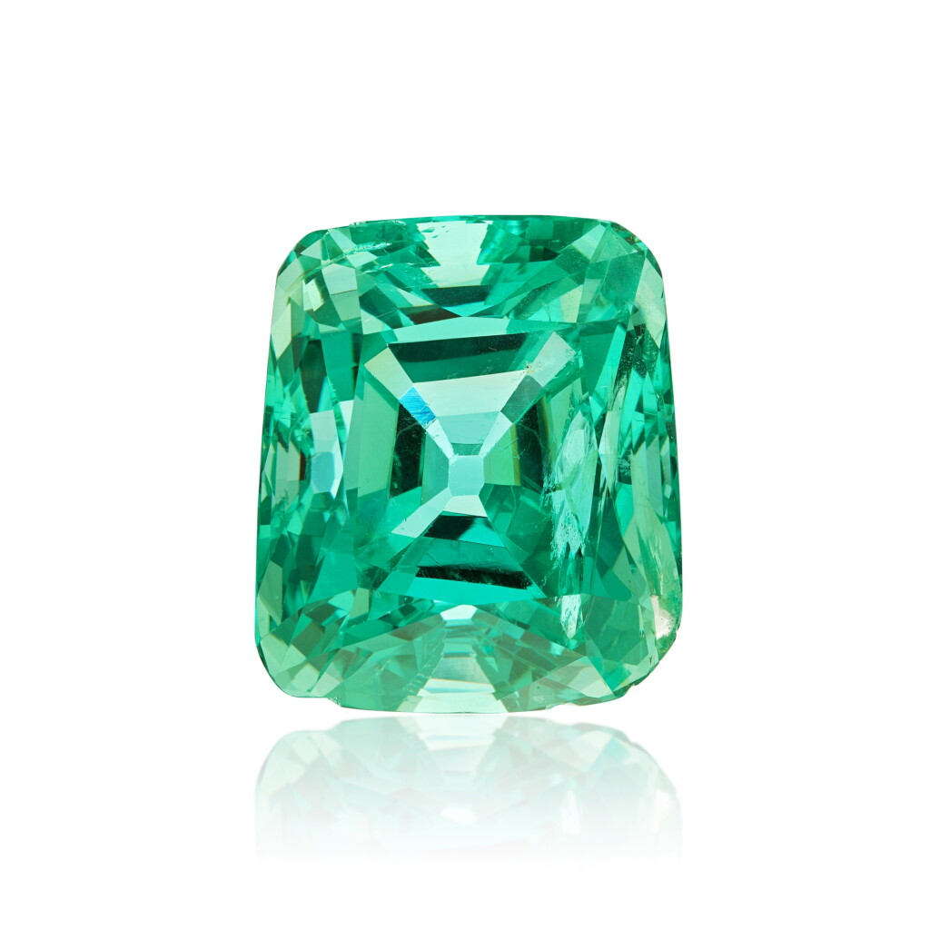 View full screen - View 1 of Lot 664. Historical and Important Unmounted Green Beryl 歷史性及重要 132.66克拉未經鑲嵌綠柱石.