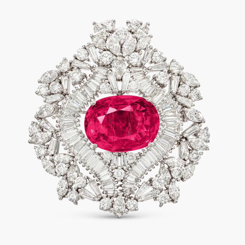 View full screen - View 1 of Lot 1770. Spinel and Diamond Brooch | 8.68克拉 天然「坦桑尼亞」未經加熱粉紅色尖晶石 配 鑽石 胸針.