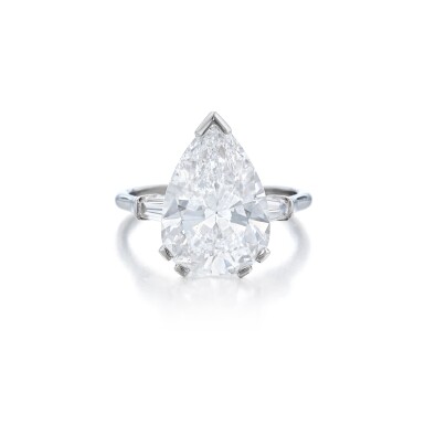 View full screen - View 1 of Lot 327. Diamond Ring.