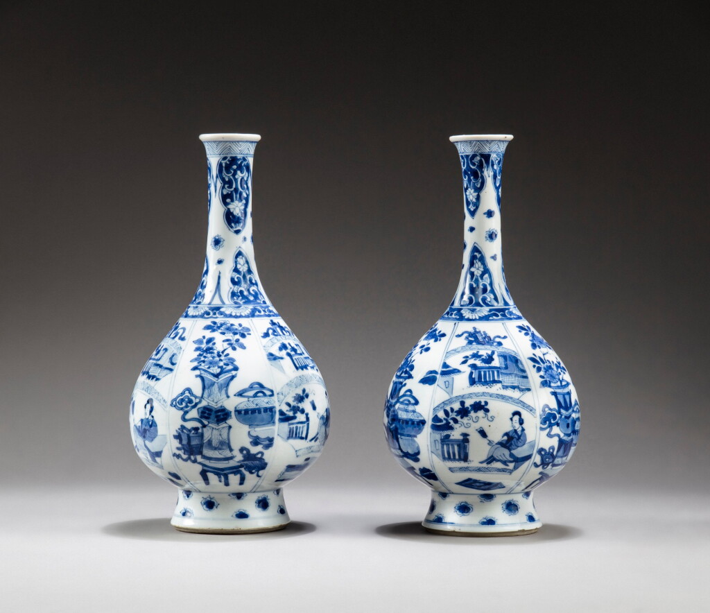 View full screen - View 1 of Lot 191. A pair of blue and white 'antiques and figures' footed vases Qing dynasty, 18th century | 清十八世紀 青花開光人物故事圖長頸瓶一對.