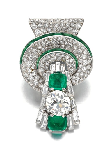 View full screen - View 1 of Lot 607. Diamond and emerald clip, 1930s | 鑽石配綠寶石別針.