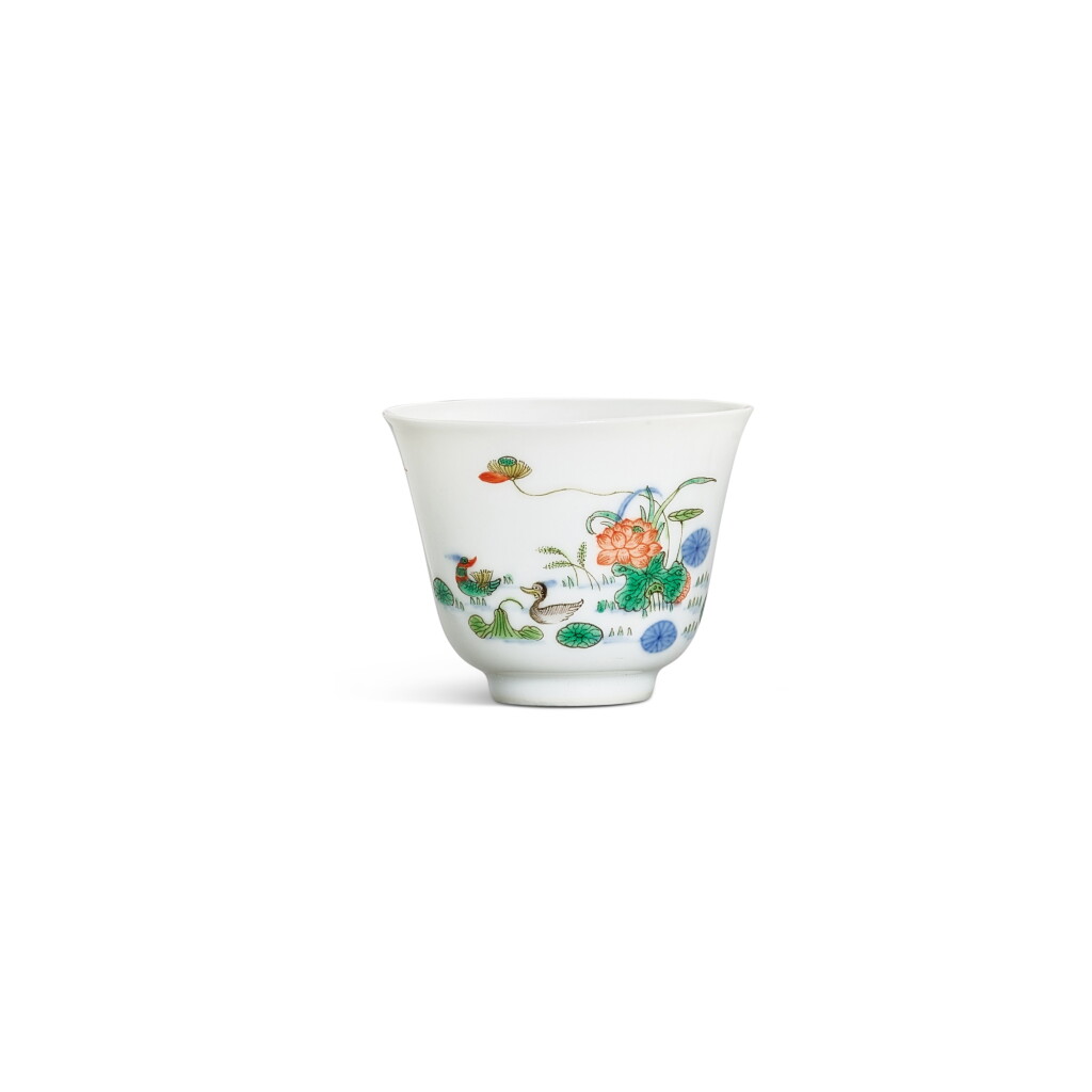 View full screen - View 1 of Lot 398. A famille-verte 'lotus pond' month cup, 20th century 二十世紀 五彩荷塘鴛鴦花神盃 《大清康熙年製》仿款.