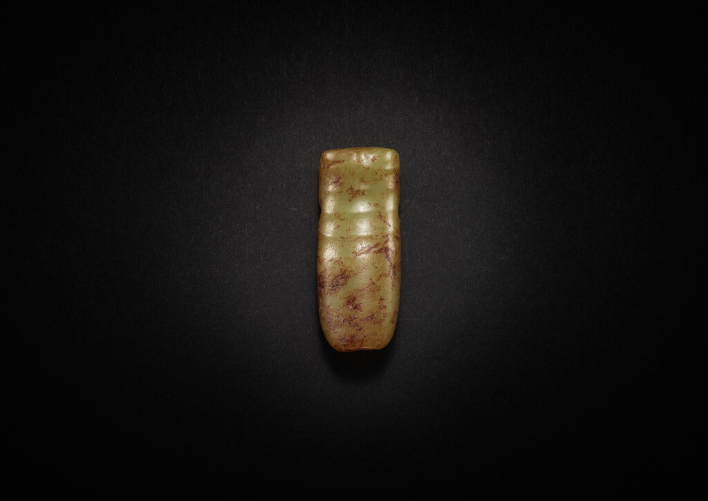 View full screen - View 1 of Lot 3770. A yellowish-celadon jade 'pupa' pendant, Neolithic period, Hongshan culture, 3rd millennium BC | 新石器時代 紅山文化 公元前三千年 青黄玉蠶蛹形飾.