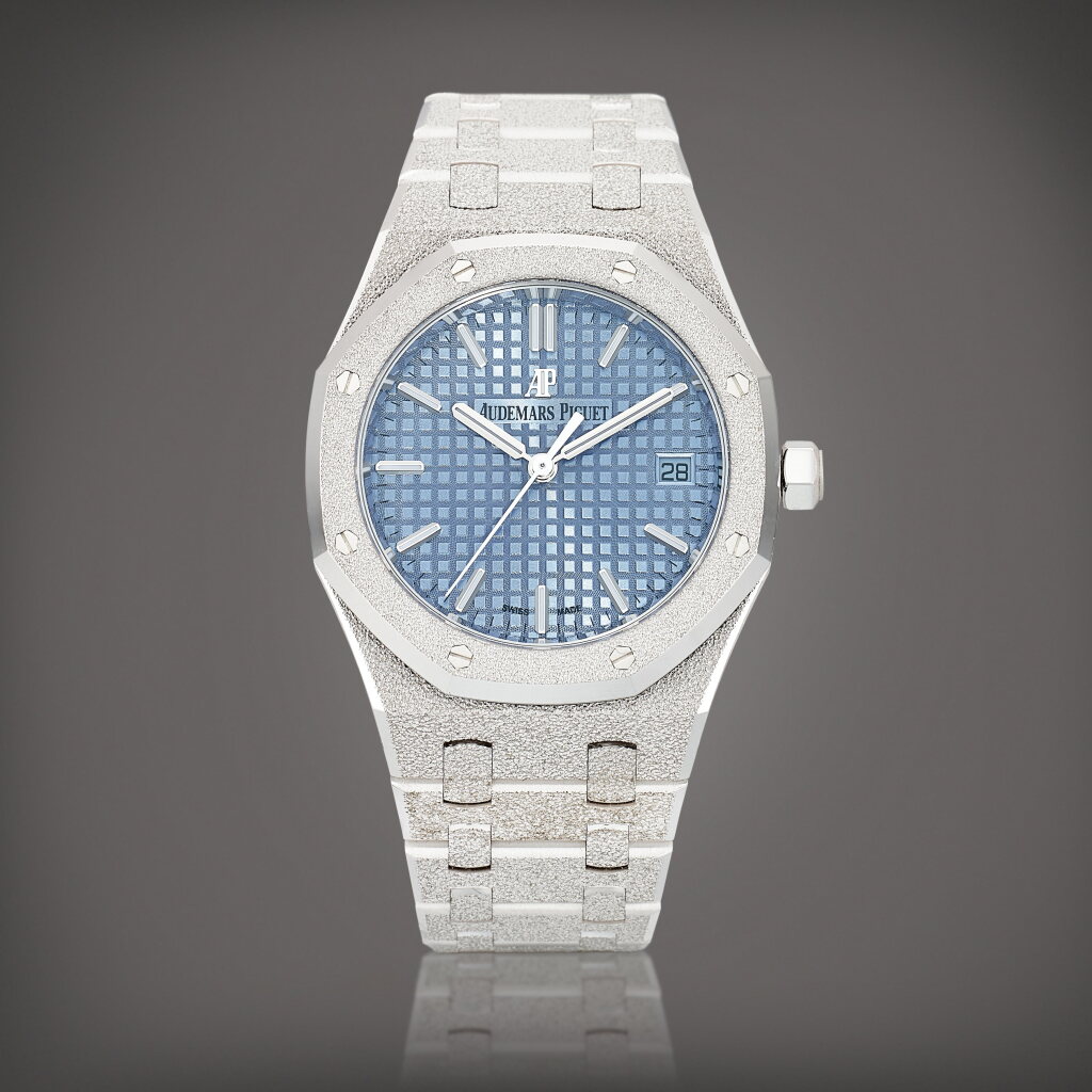 View full screen - View 1 of Lot 2200. Royal Oak, Reference 77353BC.GG.1263BC.01 | A frosted white gold bracelet watch with date, Circa 2021 | 愛彼 | 皇家橡樹系列 型號77353BC.GG.1263BC.01 | 霜白金鏈帶腕錶,備日期顯示,約2021年製.