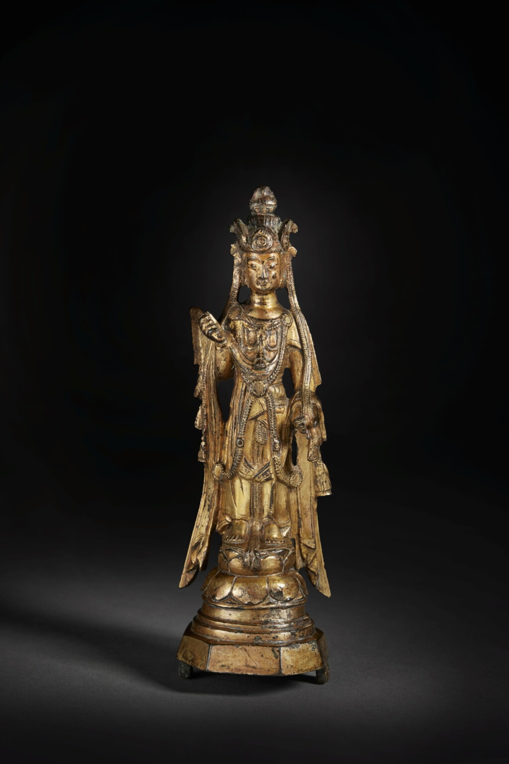 View full screen - View 1 of Lot 158. A magnificent and finely cast gilt-bronze figure of Avalokiteshvara, Sui dynasty.
