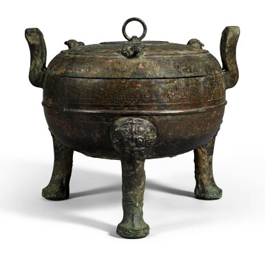 View full screen - View 1 of Lot 204. AN ARCHAIC BRONZE RITUAL VESSEL AND COVER, DING EASTERN ZHOU DYNASTY | 東周 青銅三犧三足蓋鼎.