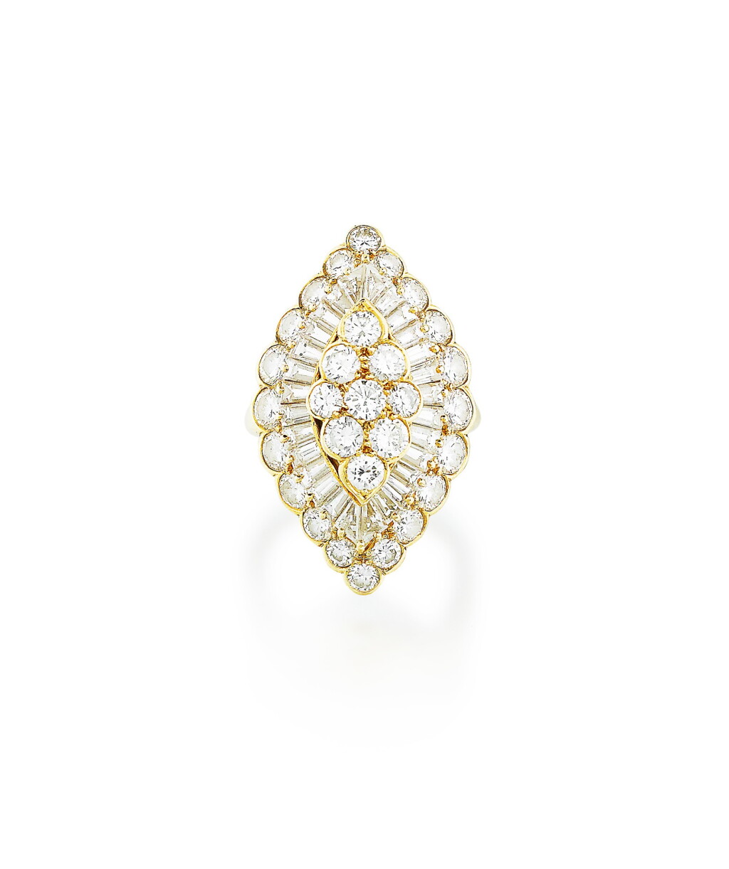 View full screen - View 1 of Lot 128. Bague diamants | Diamond ring.