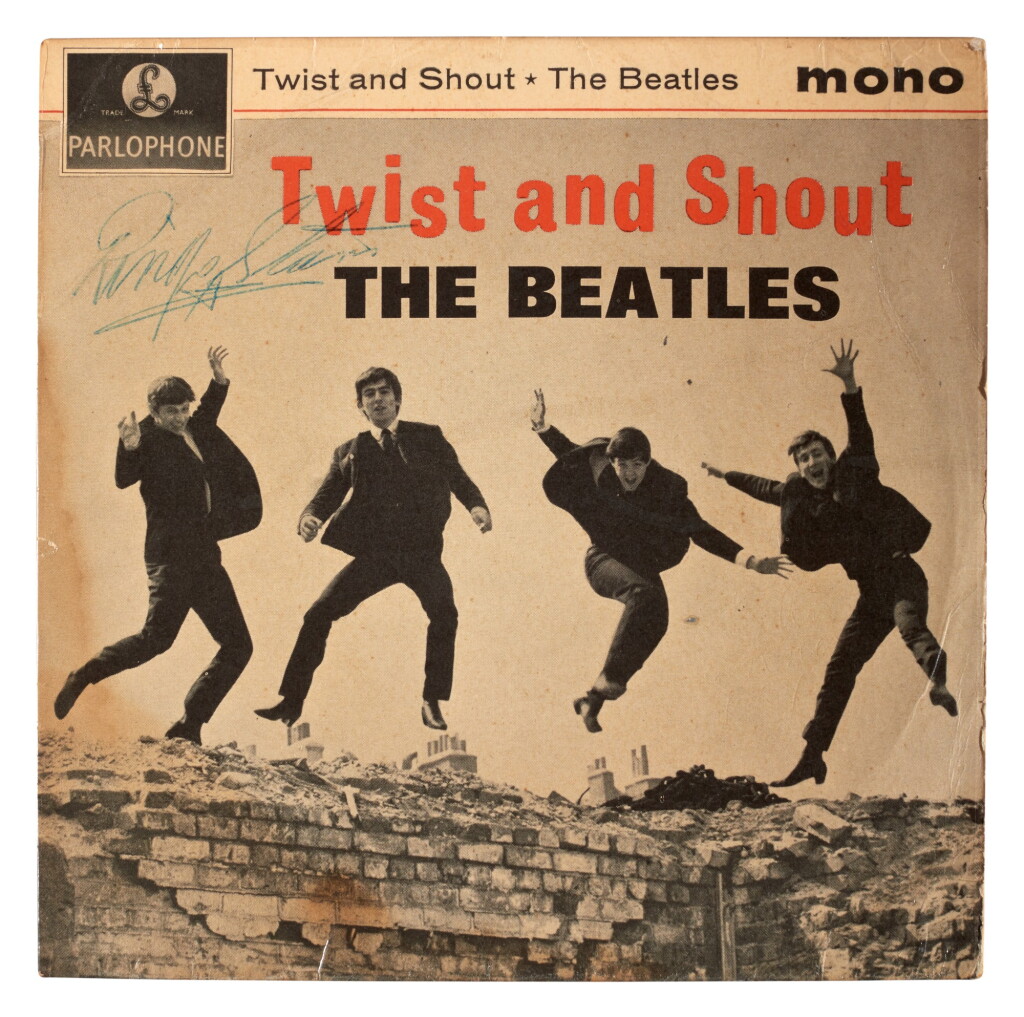 Voir en plein écran - Voir 1 du lot 11. The Beatles | Twist And Shout, signed EP, 1963.