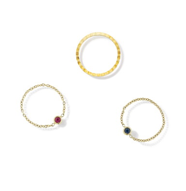 View full screen - View 1 of Lot 183. Chaumet, bague or, "Bee My Love" et Dior, deux bagues "Mimioui" | Chaumet, Gold ring, 'Bee My Love', and Dior, two rings, 'Mimioui'.
