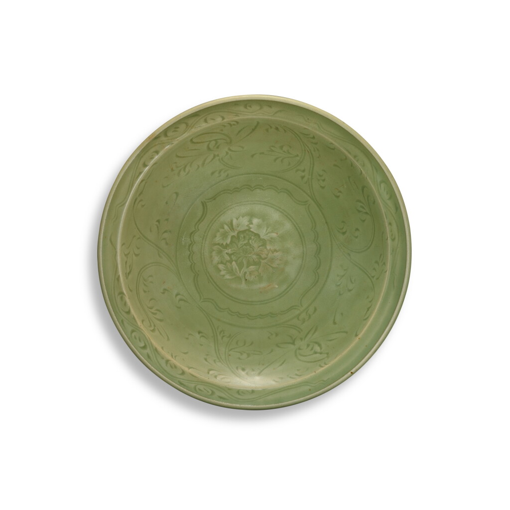 View full screen - View 1 of Lot 738. A Longquan celadon-glazed 'floral' charger, Yuan - Ming dynasty | 元至明 龍泉窰青釉花卉紋折沿大盤.