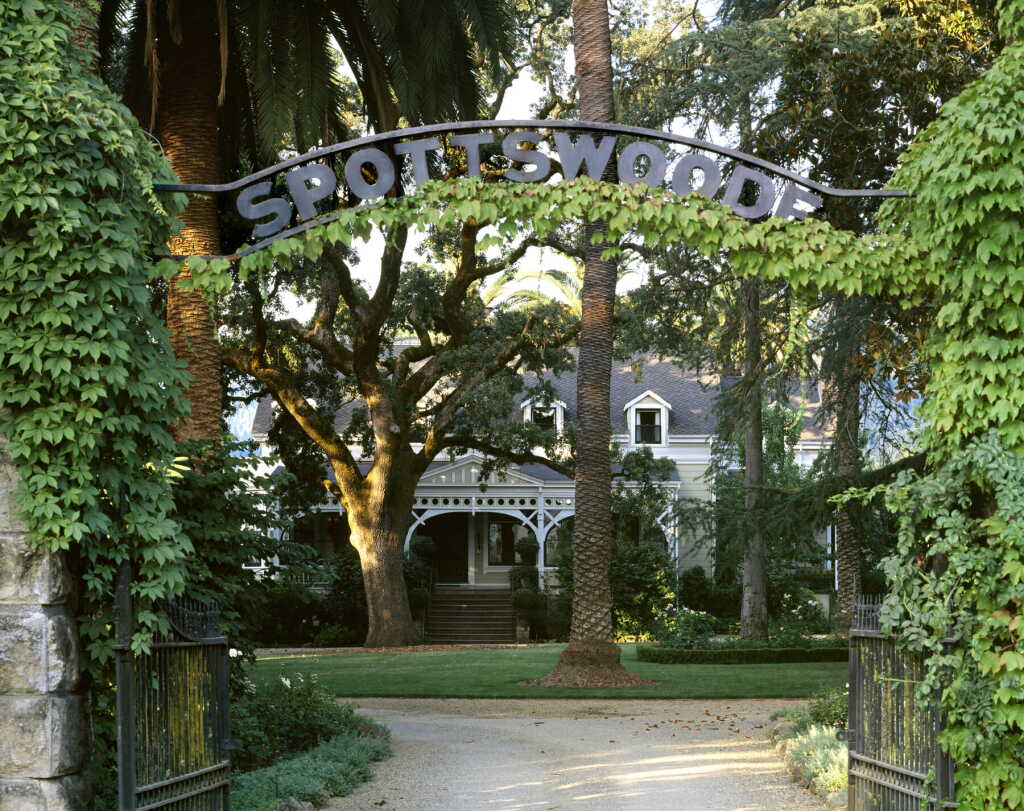 View full screen - View 1 of Lot 678. 1997 & 2005 Spottswoode Estate Vineyard & Winery (6 BT).