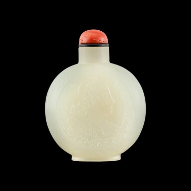 View full screen - View 1 of Lot 1011. A white jade 'Charles IV' snuff bottle Qing dynasty, 18th - 19th century | 清十八至十九世紀 白玉西班牙查理四世錢幣鼻煙壺.