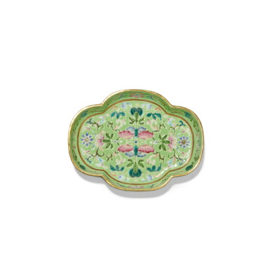View full screen - View 1 of Lot 757. A lime-green-ground famille-rose quadrilobed 'butterfly' tray, Seal mark and period of Jiaqing | 清嘉慶 綠地粉彩蝶戀花紋海棠式盤 《大清嘉慶年製》款.