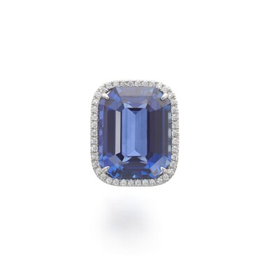 View full screen - View 1 of Lot 232. Sapphire and diamond ring | 藍寶石配鑽石戒指.