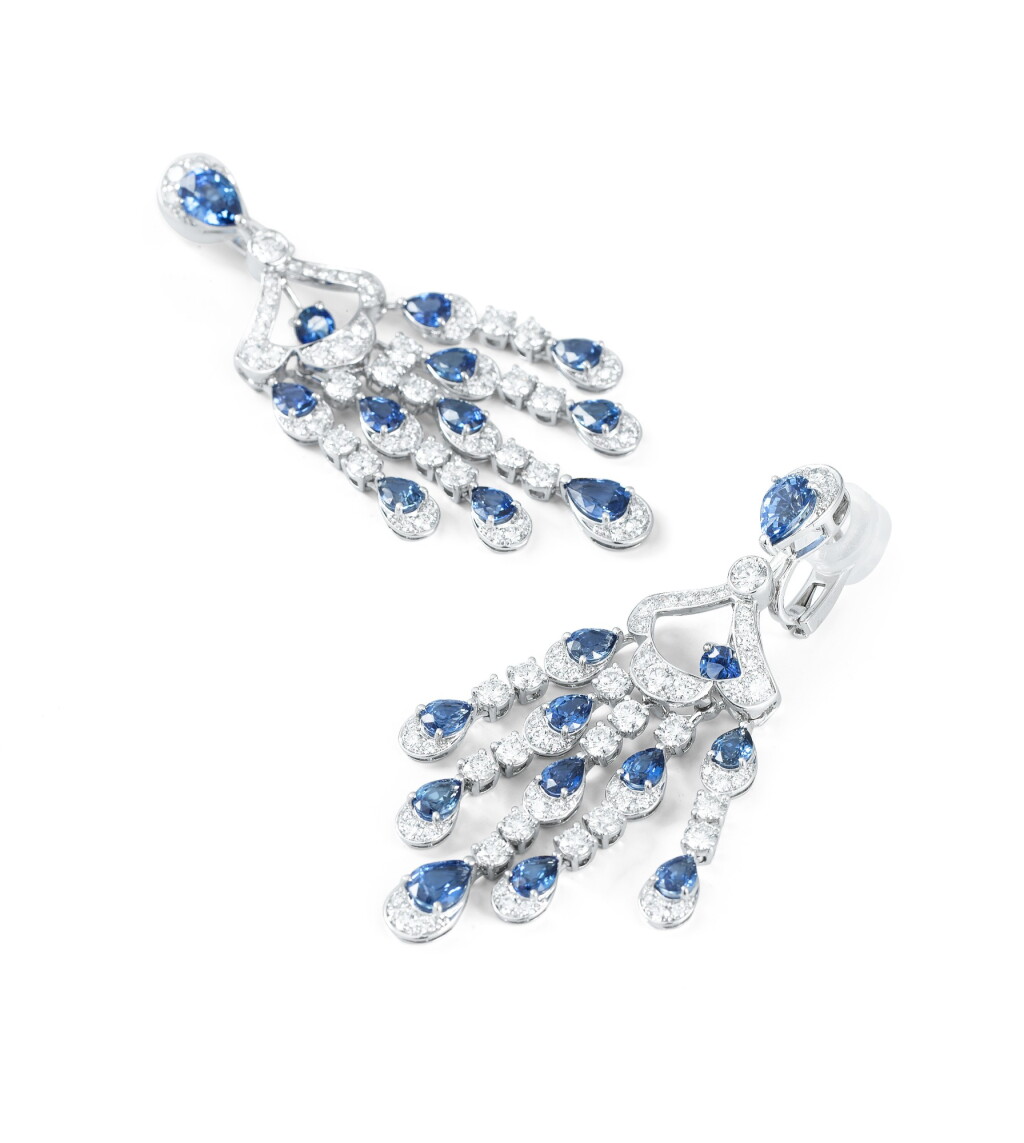 View full screen - View 1 of Lot 101. PAIRE DE PENDANTS D'OREILLE SAPHIRS ET DIAMANTS, GRAFF | PAIR OF SAPPHIRE AND DIAMOND PENDENT EARRINGS, GRAFF.