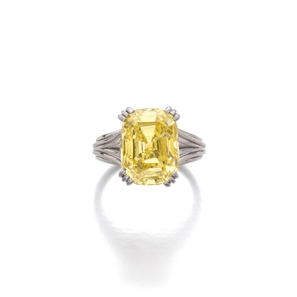 View full screen - View 1 of Lot 549. Fancy Vivid Yellow diamond ring | 豔彩黃色鑽石戒指.