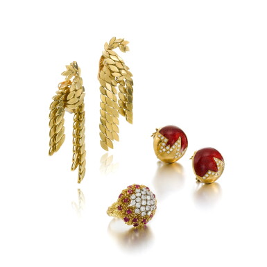 View full screen - View 1 of Lot 7. Group of jewels .