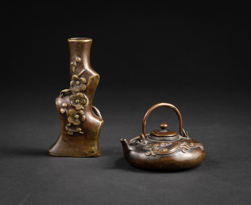 View full screen - View 1 of Lot 265. A small bronze 'prunus' incense holder and a 'chilong' water dropper, Qing dynasty, 17th-18th century | 清十七至十八世紀 銅花插及水滴一組兩件.