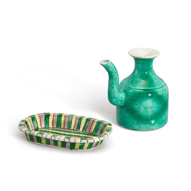 View full screen - View 1 of Lot 389. A biscuit-enamelled sancai oval dish and a green-glazed oil jar, Qing dynasty, 18th - early 19th century 清十八至十九世紀初 素三彩小盤及綠彩小壺一組兩件.