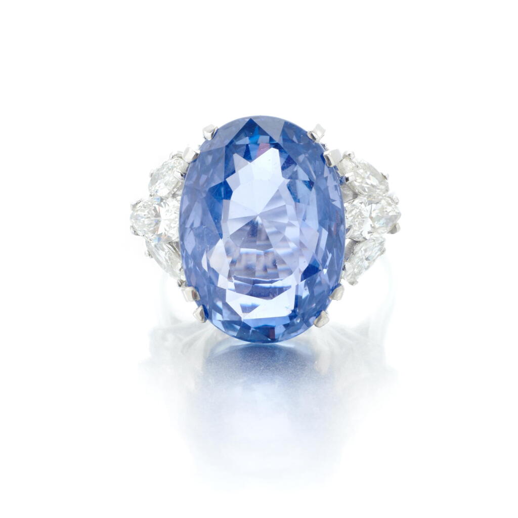 View full screen - View 1 of Lot 33. Sapphire and diamond ring (Anello con zaffiro e diamanti).