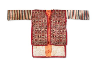 View full screen - View 1 of Lot 16. Deux gilets kelambi ikat, Iban, Sarawak, Bornéo, Indonésie, fin du XIXème-début du XXème siècle | Two Iban kelambi ikat jackets, Sarawak, Borneo, Indonesia, late XIXth-early XXth century.