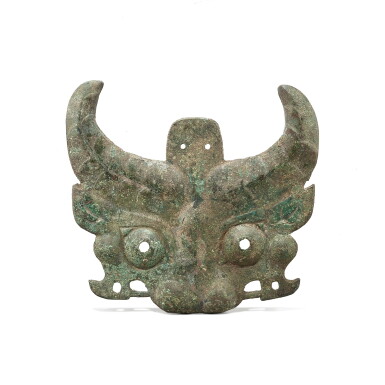 View full screen - View 1 of Lot 856. A bronze 'mythical beast' mask, Western Zhou dynasty 西周 青銅獸面紋牌飾.