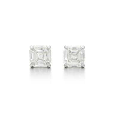 View full screen - View 1 of Lot 250. Diamond studs |Orecchini in diamanti.