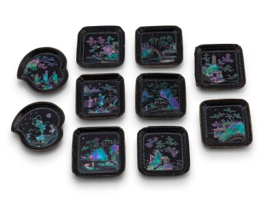 View full screen - View 1 of Lot 68. Ensemble de dix coupelles en laque burgauté Dynastie Qing, époque Kangxi | 清康熙 黑漆嵌螺鈿人物圖小盤 一組十件 | A group of ten burgaute dishes, Qing Dynasty, Kangxi period.