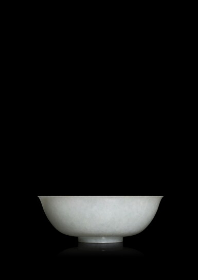 View full screen - View 1 of Lot 3683. A large jadeite bowl, Qing dynasty, 19th century | 清十九世紀 翠玉盌.