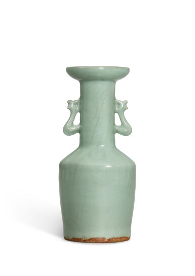View full screen - View 1 of Lot 2506. A rare and large Longquan celadon 'kinuta' vase, Southern Song dynasty | 南宋 龍泉青釉鳳耳盤口瓶.