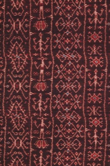 View full screen - View 1 of Lot 37. Sarong à figures humaines lavo manusia, Lio, Florès, Indonésie, 20e siècle | Woman’s tubular skirt sarong with human figures lavo manusia, Lio, Flores, Indonesia, 20th century.