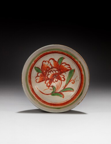 View full screen - View 1 of Lot 67. A painted 'Cizhou' polychrome 'camellia' bowl, Song - Jin dynasty | 宋至金 磁州窰紅綠彩茶花紋盌.