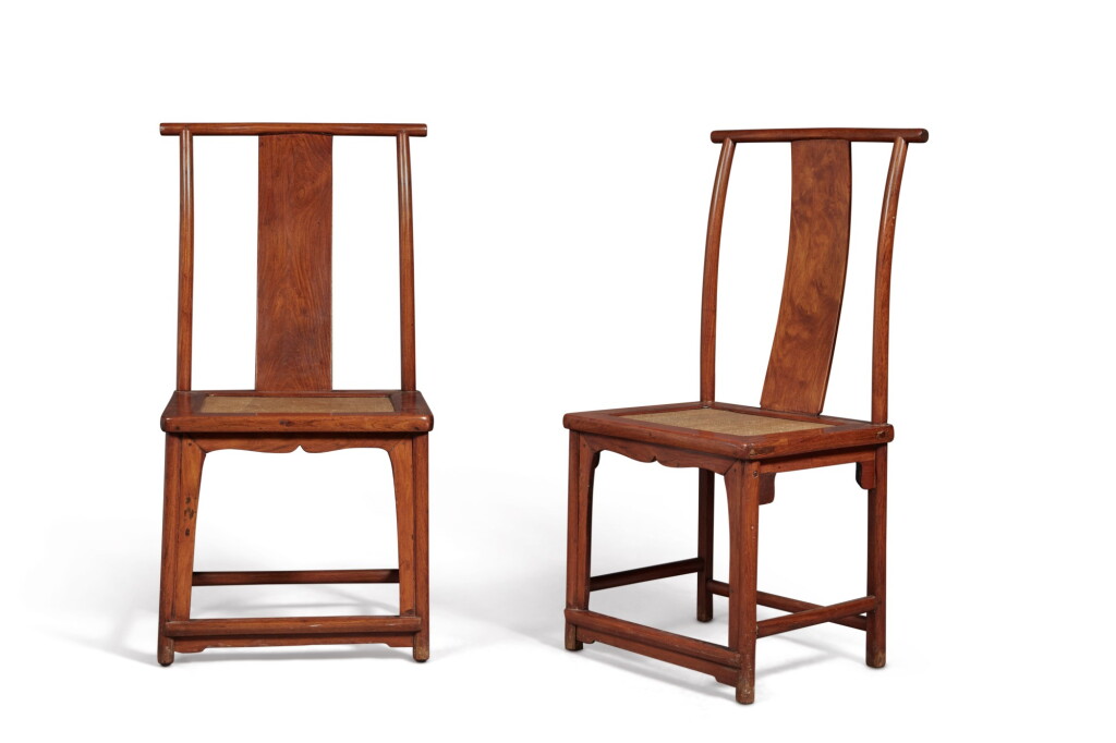 View full screen - View 1 of Lot 236. A pair of 'huanghuali' and 'huali' yokeback sidechairs (Dengguayi) ,Qing dynasty, 18th / 19th century | 清十八 / 十九世紀 黃花梨拼花梨木燈掛椅一對.