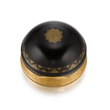 View full screen - View 1 of Lot 9. A gold and tortoiseshell boîte à ballon, Adrien-Jean-Maximilien Vachette, Paris, 1786.