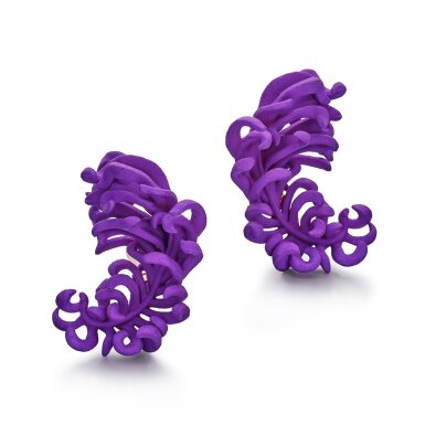 View full screen - View 1 of Lot 586. ‘Tickle Me Feather’ Pair of Resin Ear Clips | JAR | ‘Tickle Me Feather’ 樹脂耳夹一對.
