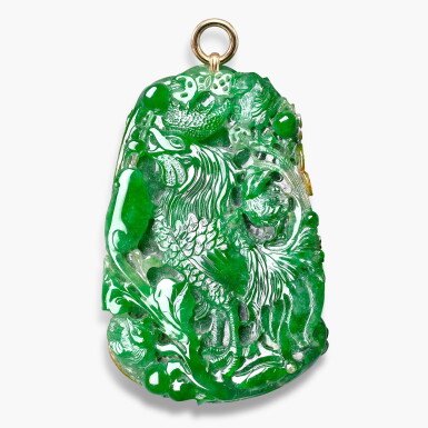 View full screen - View 1 of Lot 1294. Carved Jadeite Pendant | 天然「緬甸」翡翠 掛墜.